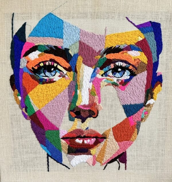 Detail van open borduurvlakken en jute in textielkunstwerk Wise